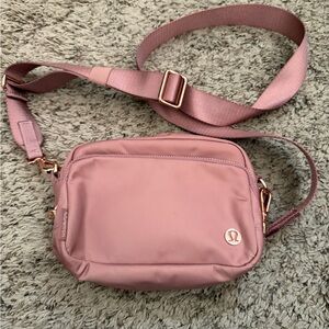 lululemon Everywhere Crossbody- 2L- Color Red Clay with Rose Gold metal hardware